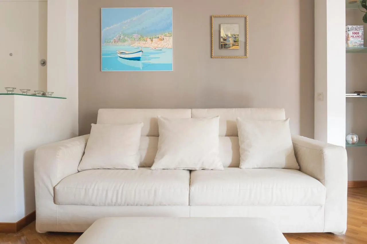 Milano Cosmopolitan Home 0*, Milan Italy